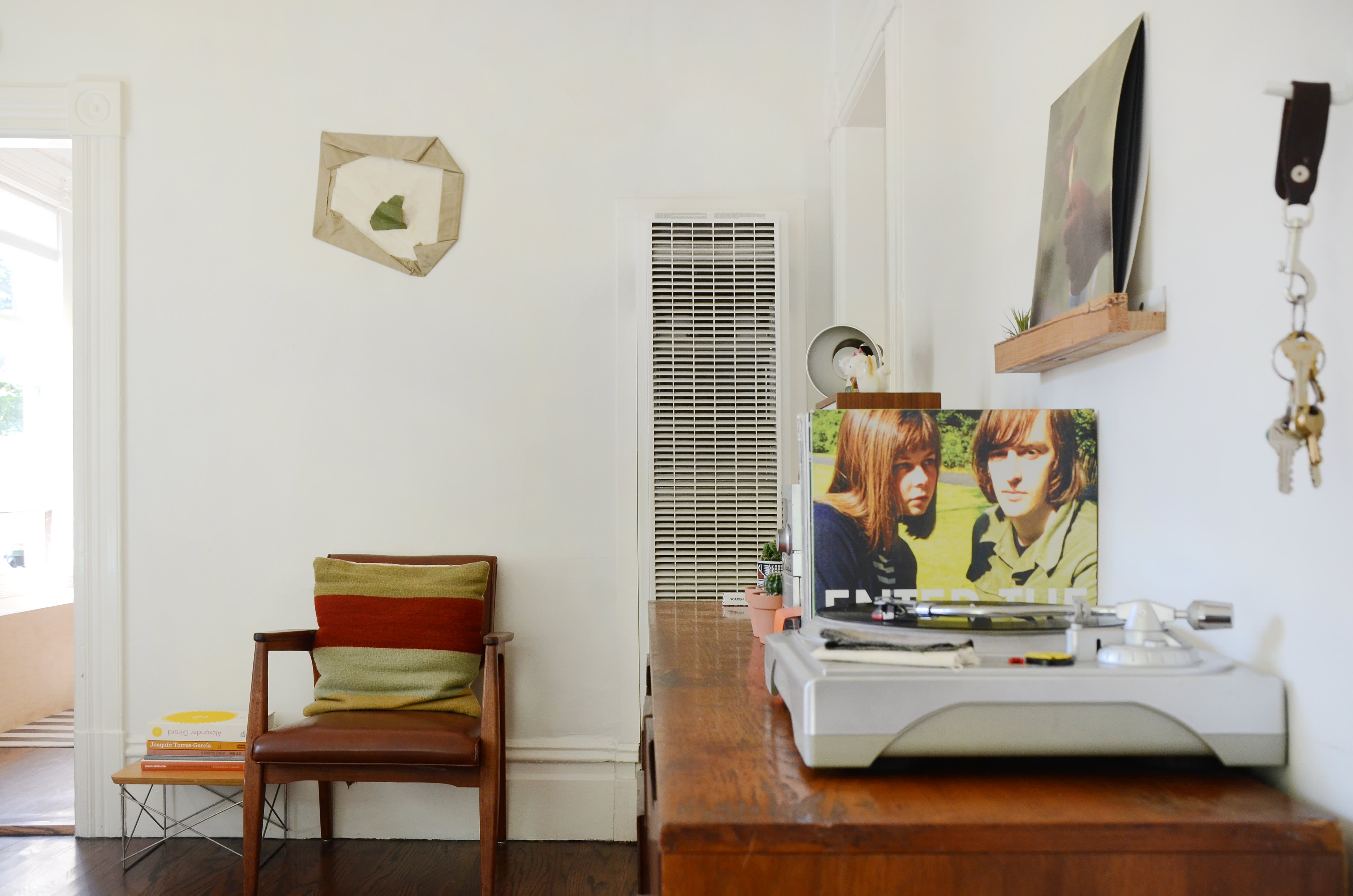 House Tour An Oakland Apartment Shared by Two Artists Apartment Therapy